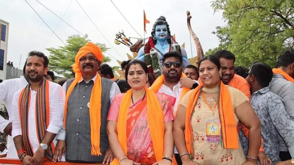 TalhaGulbargavi's tweet photo. @siddaramaiah Here umesh Jadhav shared stage with Divya Hagargi another Accused of same #Psiscam and out on bail Bjp leader. https://t.co/A3CXpvmylT