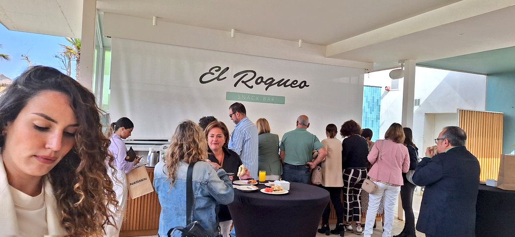 Comunidad_AEDH's tweet photo. 😎 #MomentoCafé #Contactos #Networking #Negocios #Hoteles #Turismo #ExperienciasAEDH en el estupendo desayuno que nos han preparado en el #HotelBarceló #BarcelóConilPlaya https://t.co/zrgiHWh2LS