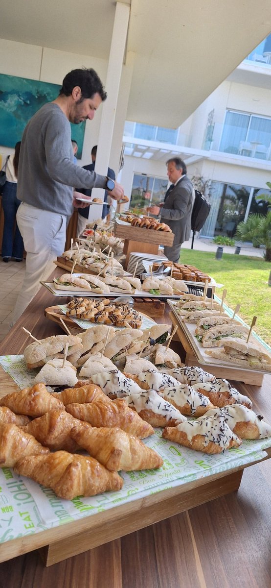 Comunidad_AEDH's tweet photo. 😎 #MomentoCafé #Contactos #Networking #Negocios #Hoteles #Turismo #ExperienciasAEDH en el estupendo desayuno que nos han preparado en el #HotelBarceló #BarcelóConilPlaya https://t.co/zrgiHWh2LS