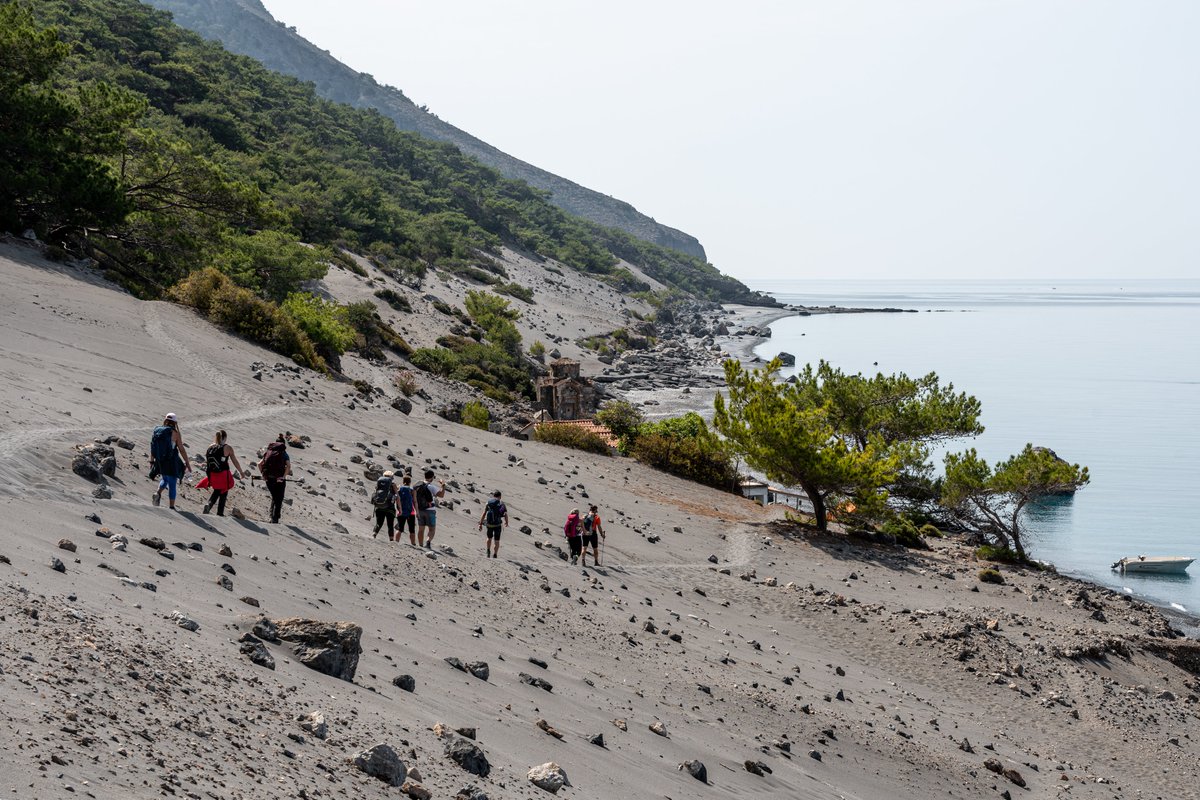 TREKKINGHELLAS's tweet photo. Ετοιμάζεσαι για ανοιξιάτικη πεζοπορία; 🌷
Σου έχουμε τον απόλυτο οδηγό για να αναβαθμίσεις την εμπειρία σου!
Κλικ στο #NewBlogPost για να γίνεις ο επόμενος hiking pro🚀: https://t.co/O5ggs5ofHU
#trekkinghellas #hiking #SpringHikingPrep https://t.co/UZnIGllZPE