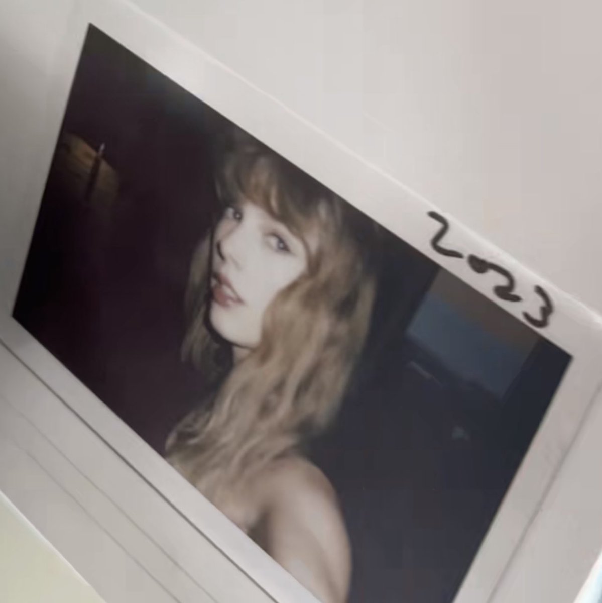tio_victor_'s tweet photo. MEU DEUS MEU DEUS

O VINIL ESTÁ TÃO LINDO!

TAYLOR 🤍🤍🤍🤍
#TSTTPD https://t.co/ZCh9IildeY