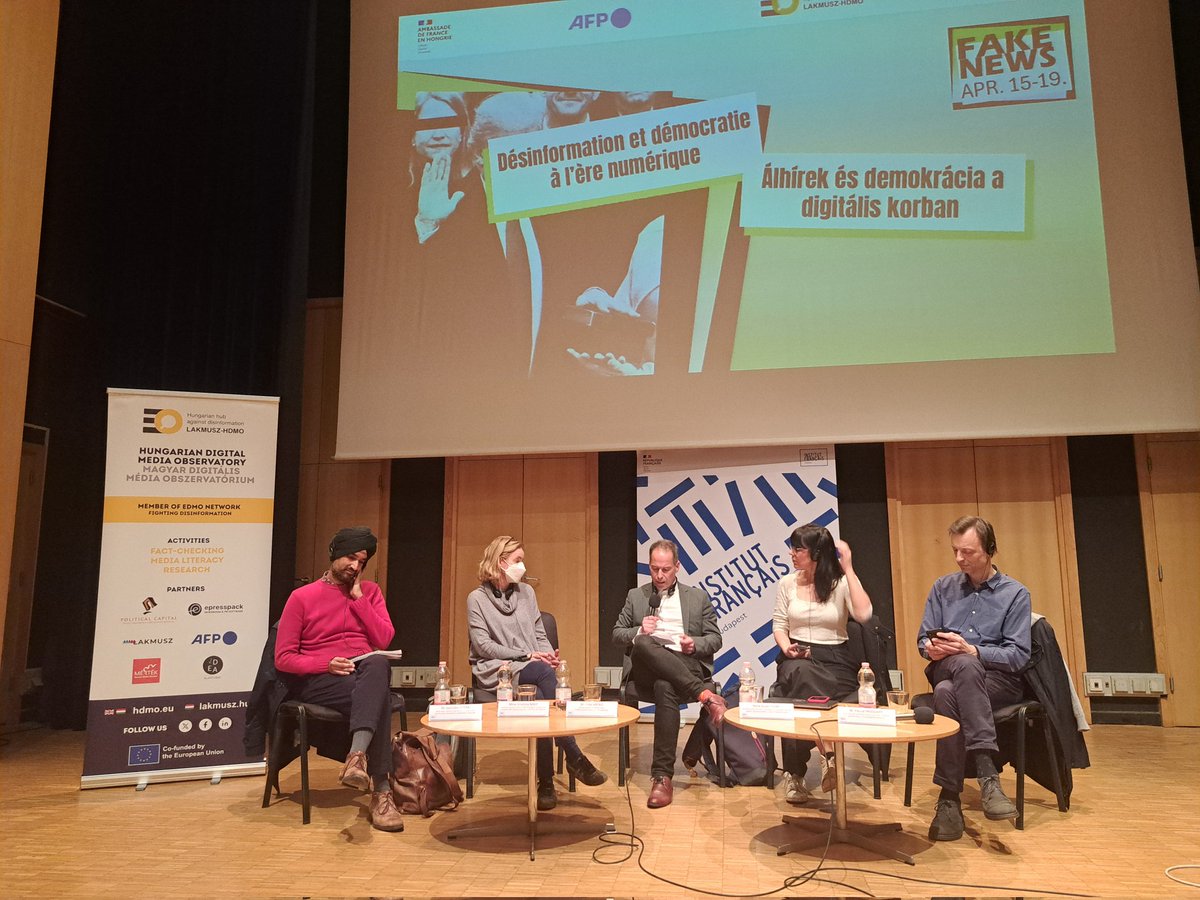 Round table on disinformation and fake news yesterday evening at the French Institute in Budapest: great and vivid discussions on past, present & future democratic and strategic issues with @peterkreko, AudeFavre @WTFake_, @pascalfroissart, @KheraJas & 🇭🇺 expert Krisztina Nagy.
