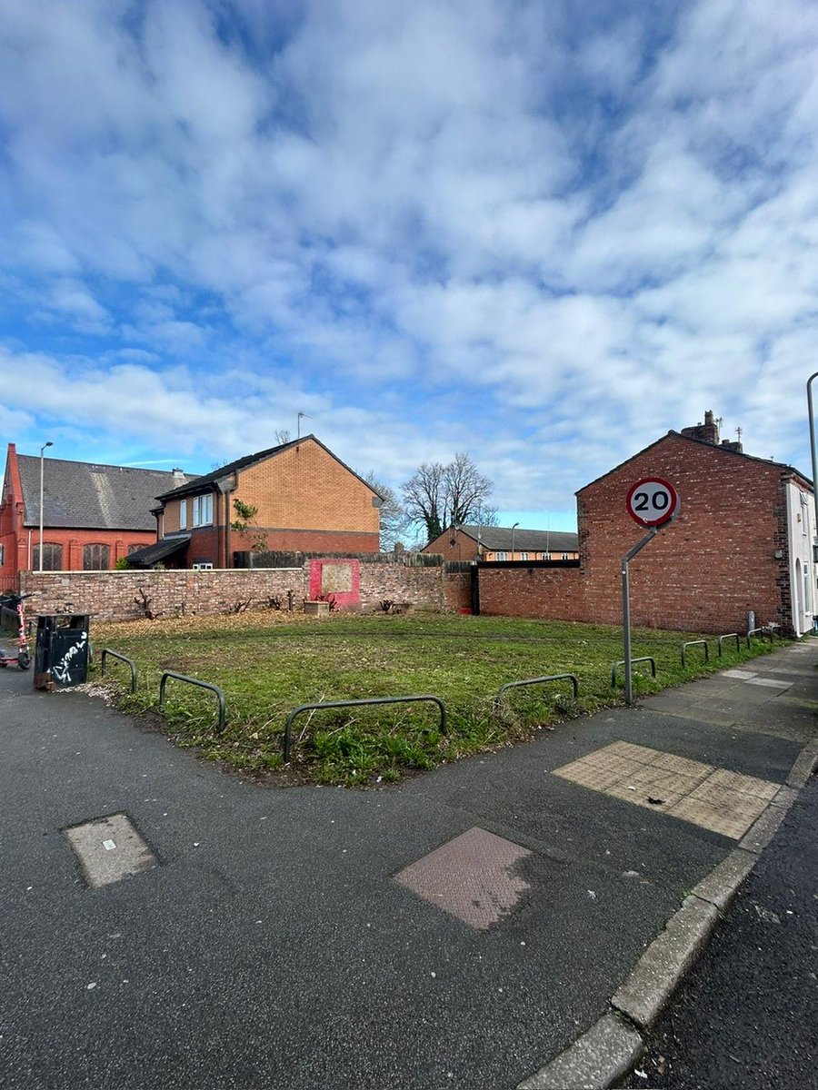 #BeforeAndAfter Greenspaces Neighbourhood crew in action! Reviving green areas & bringing them back into use 💚🌿

#KeepLiverpoolTidy #Neighbourhoods
