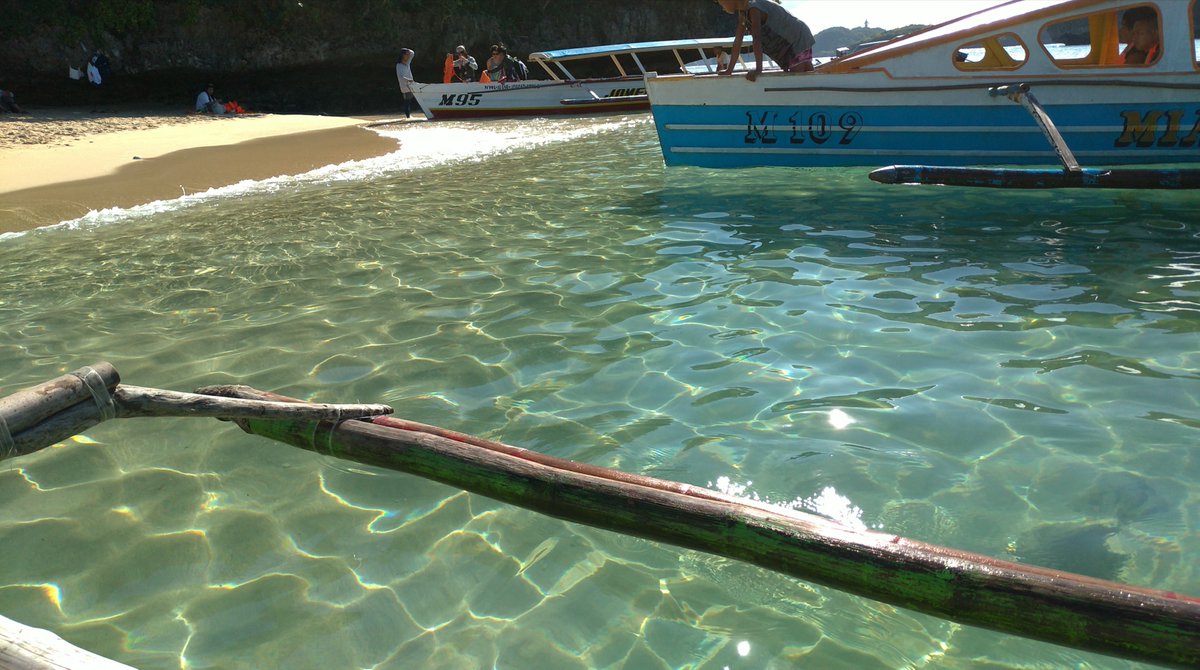 フィリピン全土が「It's too hot!!」となっているようなので、バギオからも行きやすい'Hundred Island'の写真を。 基本は山生活になるバギオですが、4時間30分の移動でこんな綺麗なビーチに行くことが出来ます！ #バギオ #フィリピン留学