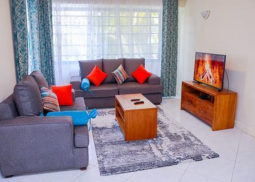 HolidayCoast's tweet photo. 👆🏾👆🏾3 bedrooms beach front apartment in Nyali

Has ceiling fans
Found along 1st avenue 
Has 3 beds in total 
Can host 6 pax comfortably 
Master bed room ensuite 
Swimming pool
Free WiFi
Secure area 
Ample parking

3 bed room at Ksh 22,000 per night currently https://t.co/EyE1QFtI4h