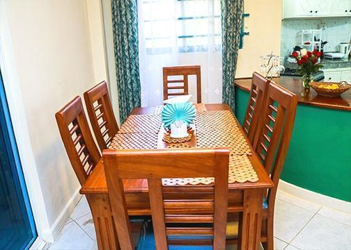 HolidayCoast's tweet photo. 👆🏾👆🏾3 bedrooms beach front apartment in Nyali

Has ceiling fans
Found along 1st avenue 
Has 3 beds in total 
Can host 6 pax comfortably 
Master bed room ensuite 
Swimming pool
Free WiFi
Secure area 
Ample parking

3 bed room at Ksh 22,000 per night currently https://t.co/EyE1QFtI4h