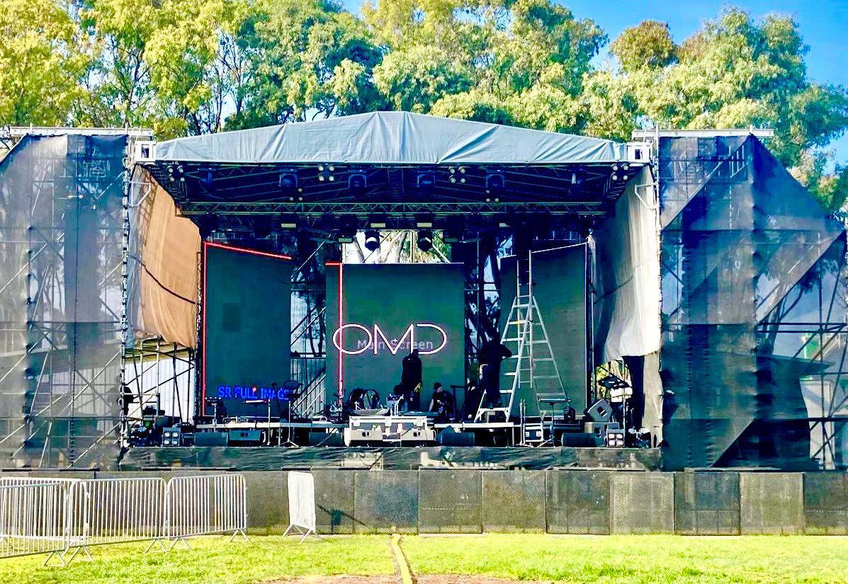 Hello Cape Town. The stage is nearly ready and we can’t wait to see you all tonight at the Green Point Track. Bring your dancing shoes and your party heads! 🤩