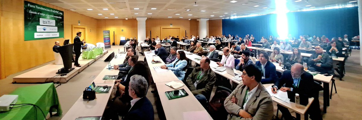 AtosES's tweet photo. Atos ha participado hoy en el Foro Tendencia: «Desde el edge a la nube sostenible» de @enerTIC_es.  Nuestro TMU Industry Head, @EDarioCarpio, ha compartido una visión transformadora sobre la #IA, catalizador clave para una gestión energética más eficiente y sostenible.🌱 https://t.co/Z0QNPZKl3E