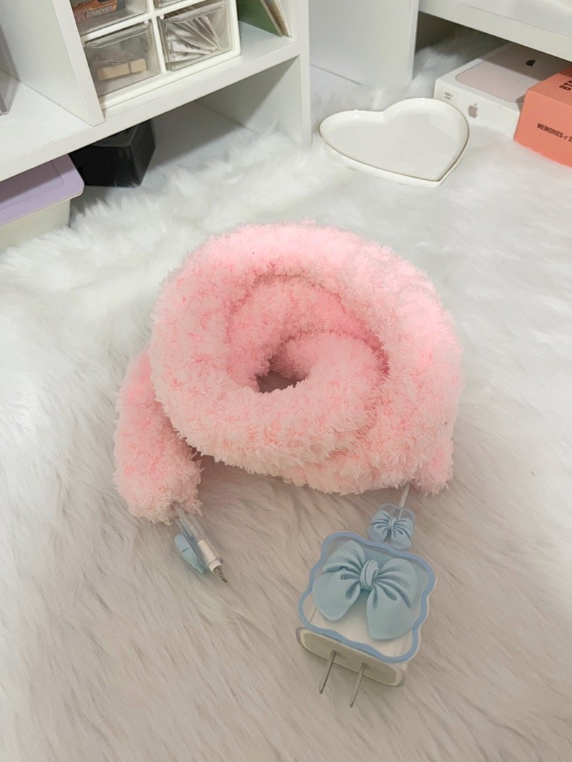 snarkystudio's tweet photo. 🌟 PAUBOS SALE AND RESTOCK 🌟
Massive discounts on stickers and other items on my sh🍊pee store before I close it!! Fluffy cable covers have also been restocked!! ✨️ GET YOURSELF SOMETHING CUTE at https://t.co/kBgdb7ULpP 🌤✨️ https://t.co/gnakxAbzCK