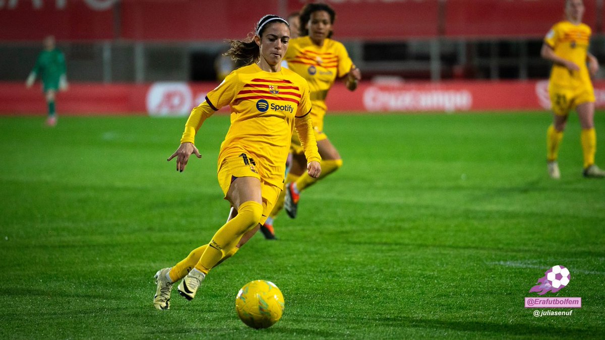 Erafutbolfem's tweet photo. 🎙️ Aitana Bonmatí habla de la WSL, "muy atractiva", en BBC Sport

🗣️ "En primer lugar, creo que la gente está pensando en jugar en Inglaterra porque allí se están haciendo las cosas muy bien. Se trata bien el fútbol femenino. Se da poder a las jugadoras y a la liga"

🗣️ "Por ejemplo, aquí en España no puedo decir lo mismo. Veo también que la liga en Inglaterra es competitiva y cada año están invirtiendo más dinero para desarrollarla. Están haciendo la liga más atractiva"

Link: https://t.co/3qcu2Gkv8L