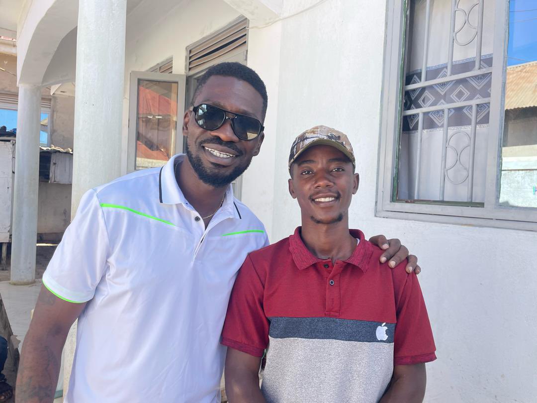 kingdogservices's tweet photo. I thank the HE @HEBobiwine for accepting my request to replace Dido.  
Thank you so much for paying a visit to me 🙏🙏🙏. We do all dog services https://t.co/XkUsEyzaD2