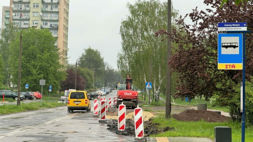 Remonty dróg w Dąbrowie Górniczej. Od 19 kwietnia inaczej pojadą autobusy, a po majówce kolejne zmiany dla kierowców. #Śląskie #drogi #kierowcy dziennikzachodni.pl/remonty-drog-w…