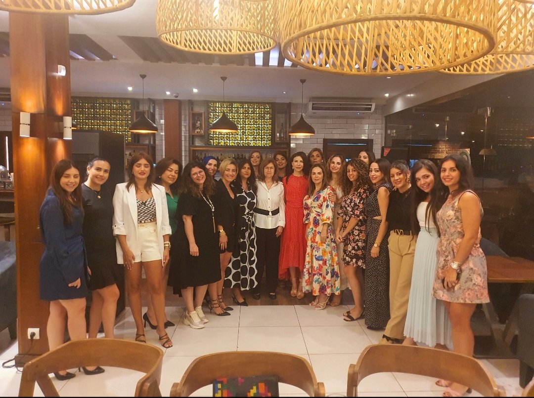 Pour fêter la Journée Nationale de la Femme Gabonaise, des moments empreints de la culture Africaine suivis d'une rencontre avec les femmes #Libanais-es du #Gabon qui se sont longuement appesanties sur l'accompagnement des familles dans le besoin dans nos deux pays🇱🇧♀️🇬🇦