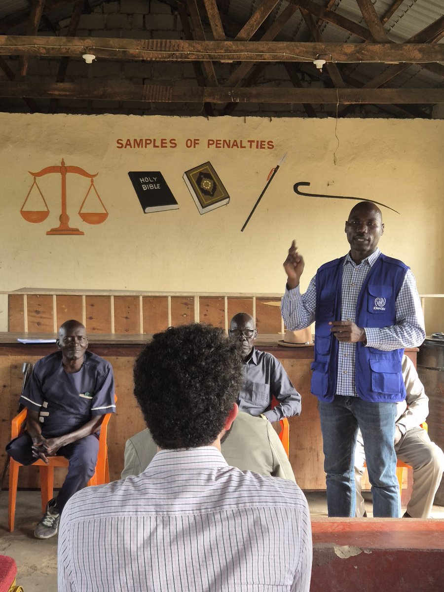 UN_SouthSudan's tweet image. Peacebuilding Fund partners met with customary court chiefs and community members to discuss how @IOMSouthsudan is promoting housing, land and property rights with support from the Peacebuilding Fund @UNPeacebuilding Fund partner visit. #SDG #InvestInPeace.