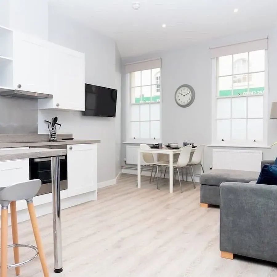 Our aim is for you to experience that #homeawayfromhome feeling when you stay with us 🧡

Our comfortable and affordable #servicedpartments comprise a modern, fully equipped kitchen, laundry facilities, cable and free high-speed WiFi. 

🌐buff.ly/2VMnM79

#StayLets