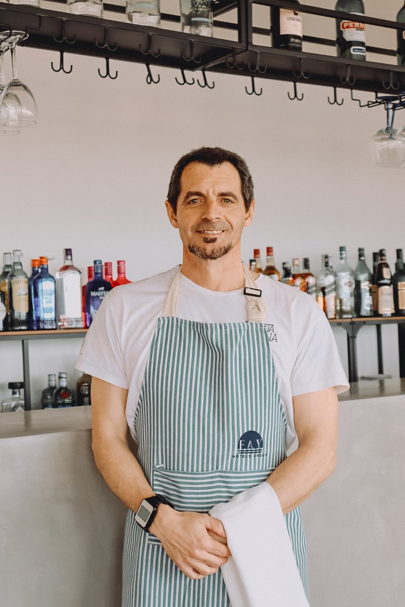 Today we would like to introduce you to Pepe, one of our team members. A tireless worker who always gives the best service to our customers in the gastronomic section.

Pepe is one of those workers who make us feel very proud of the team that makes up FAY Hotels Victoria Beach.