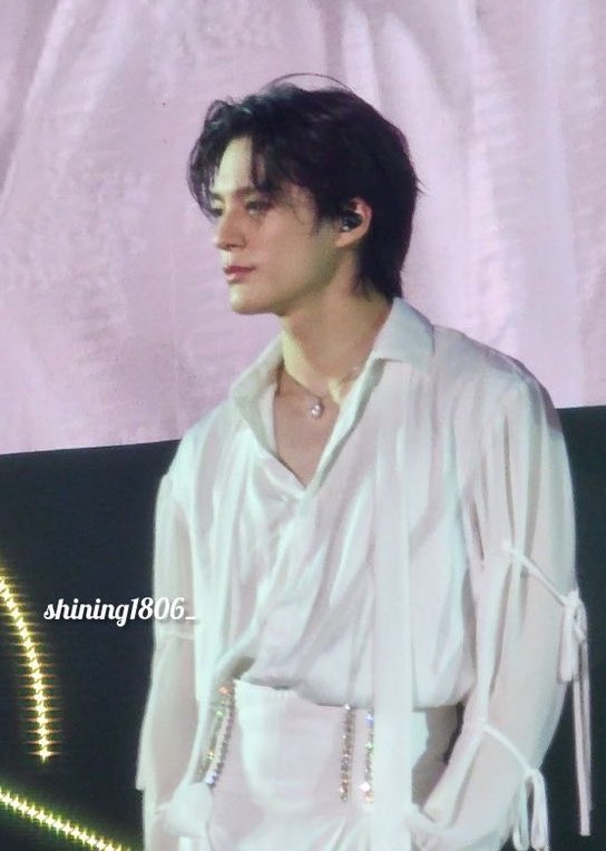 allforljn's tweet photo. POV : you saw lee jeno in real life — a thread ♡ https://t.co/dYbC4ngJ4C