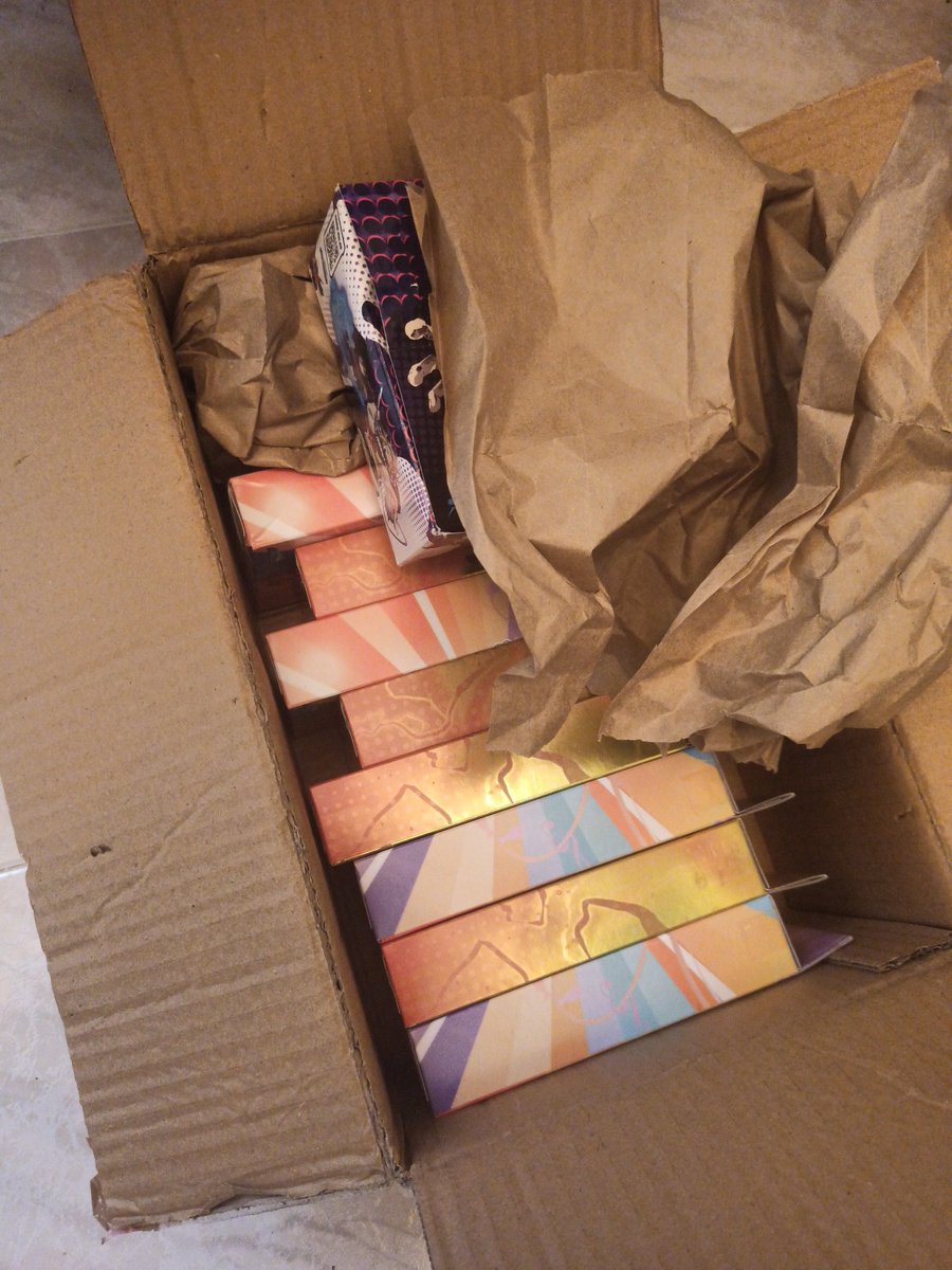 kaiouythg's tweet photo. Esta tarde se vienen cositas. Unboxing con @El_Betiko_97 como invitado especial, os esperamos en Twitch!!! 
@UniVersusCCG @MHAOfficial #TCG #CCG https://t.co/dxZ1D1uIuA
