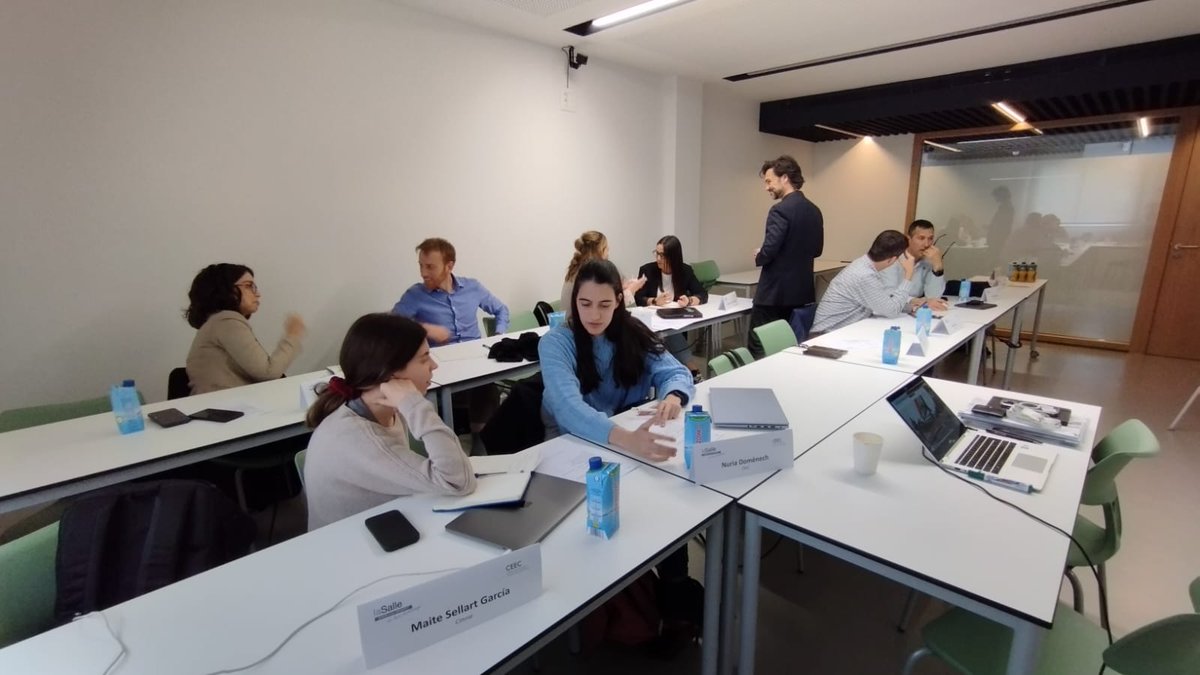 🟢 El @clusterEE i @LaSalleBCN van tancar ahir la 2a edició del programa #Energia i #Management que ja acumula un total de més de 30 alumnes! 🎓 Durant la cloenda la rble. de #formació del #CEEC Carla Rebés va anunciar la posada en marxa de la 3a edició per a l'octubre! 🗓️