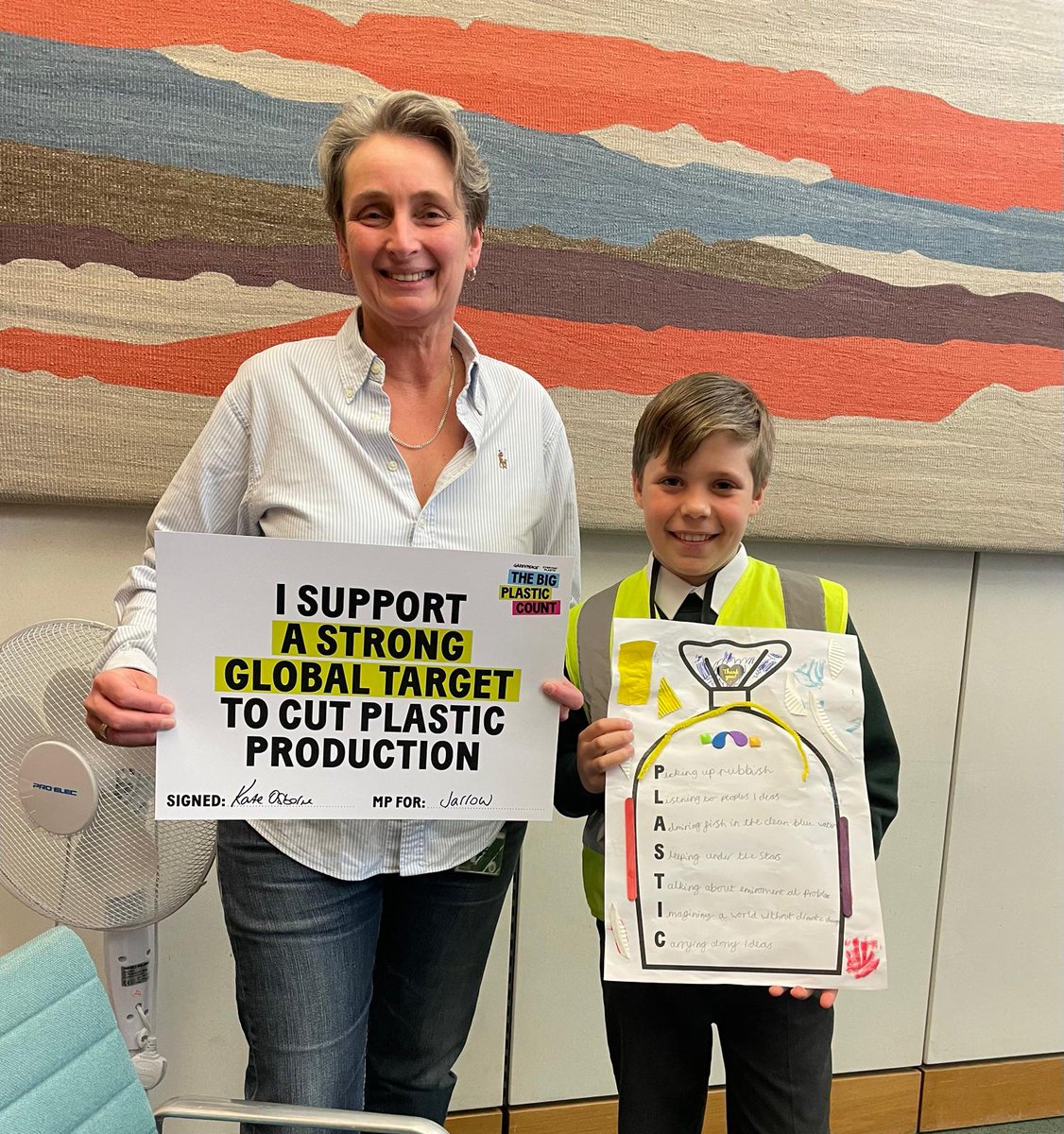 Data collected in the #BigPlasticCount revealed 1.7billion pieces of plastic waste are thrown away each week 58% of these plastics are incinerated with only 17% being recycled I support Big Plastic Counts calls for legally binding global target to cut plastic production & waste