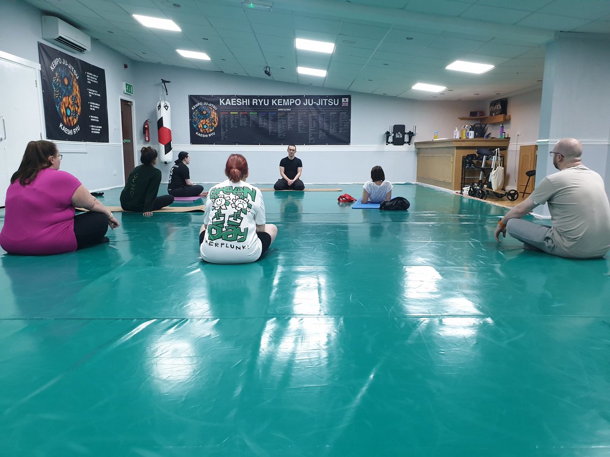 Mizuchi_Kan's tweet photo. Yoga at the Mizuchi Kan dojo, Friday evenings 6pm till 7pm, New Starters welcome, classes only £6.50 per session. We look forward to training with you.
#yoga #mizuchikan #dojo #mind #body #spirit #flexability #breath #development #fun #tollgate #Blurton https://t.co/MPvwjbAaWd