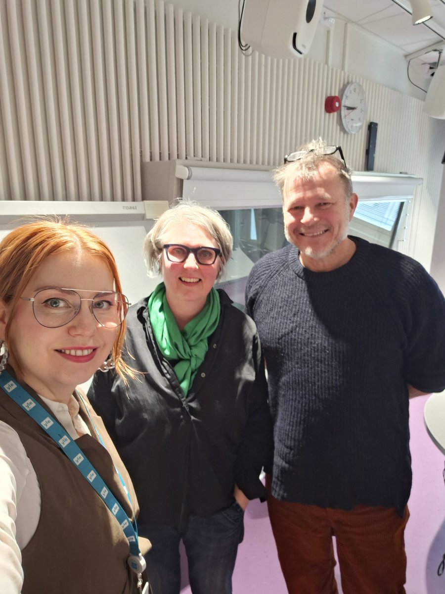 LindaPelkonen's tweet photo. Tänään käydään läpi Lähi-idän tilanne ja sitä kautta lähes koko maailman kaikki asiat.
Studiossa Lähi-idän yksikön päällikkö Riikka Eela @Ulkoministerio ja maailmanpolitiikan professori @TeivoTeivainen.
Kuuntele #Politiikkaradio klo 13 @yleradio1 🎧📻
#Iran #Israel #sodat https://t.co/rIcmwLagU3
