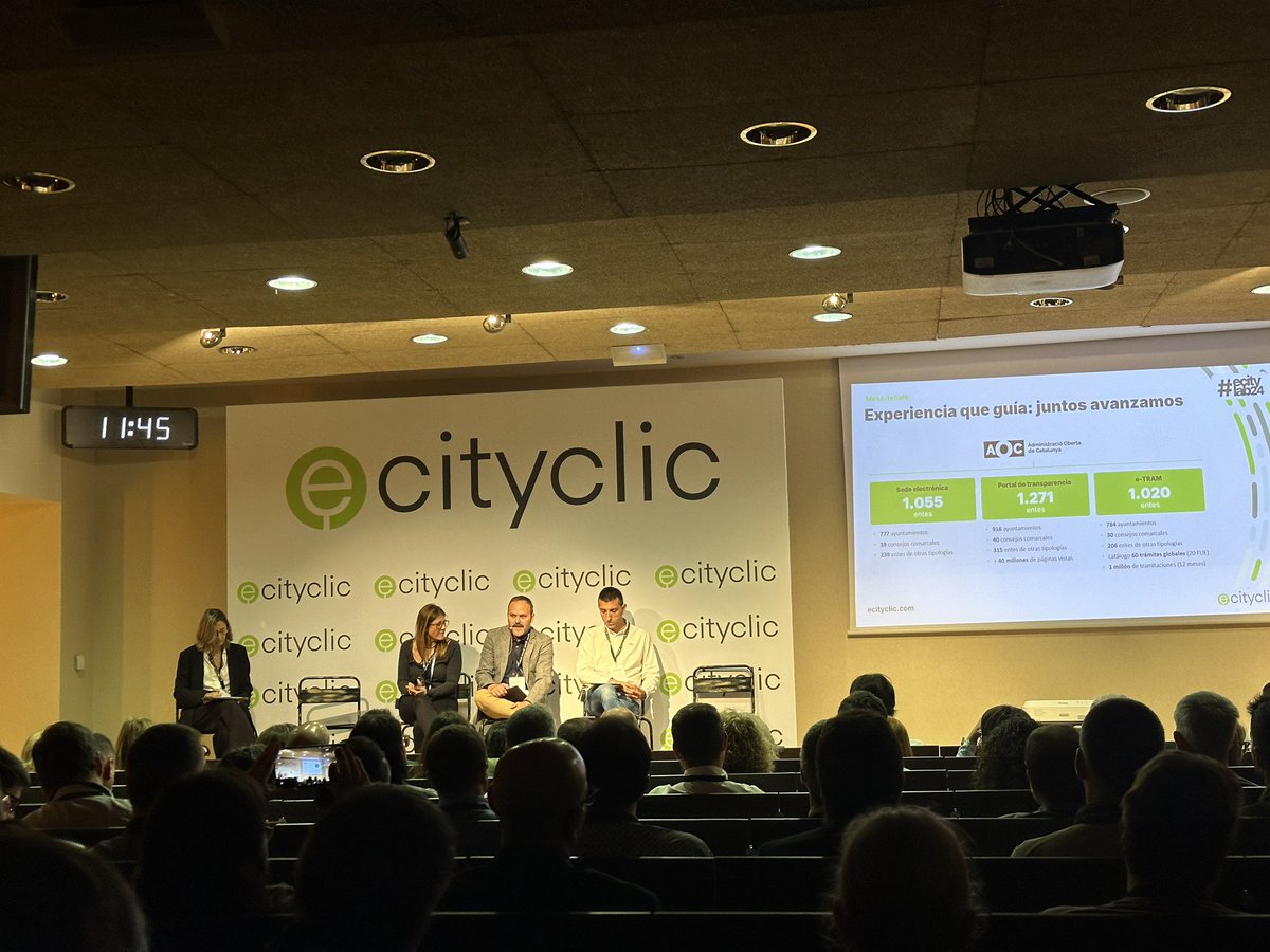 ecityclic's tweet photo. 🤝En la mesa redonda "Experiencia que guía: Juntos avanzamos" discutimos el valor de colaborar en proyectos de transformación digital con #ecityclic. ¡No se trata solo de tecnología, sino de personas!
#eCityLAB24

@FerranFarriol @evaruizmiracle @CindeaS https://t.co/kgpFUz9HNE