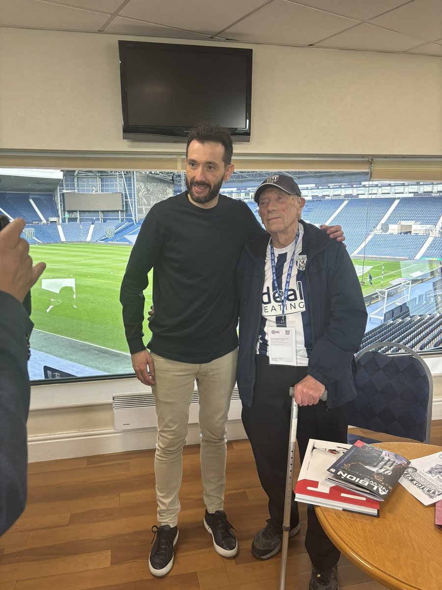 Ken Lord, 88, with Carlos Corberan after Sat’s game. Ken, from Wednesbury, marked the 80th anniversary of his first Baggies game last weekend. Carlos was amazed…“it’s unbelievable”. A book of Ken’s memories is planned for later this year. More to come in the summer! #wba