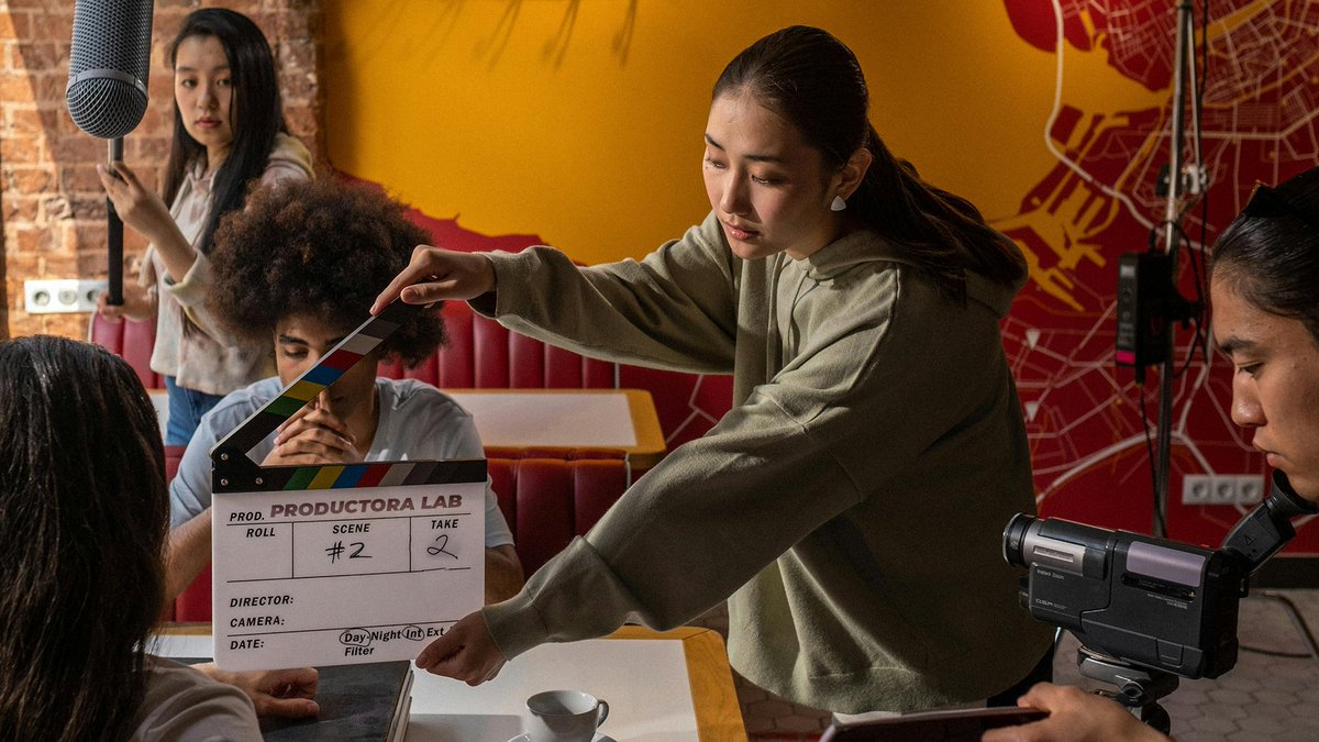 torrebarrinalh's tweet photo. 🎬 Amants del cinema! Dilluns comença una nova edició de #ProductoraLab 😉.
👯♀️ Ja tenim en dansa les activitats d'aquest trimestre. Ens endinsem en la #IA i seguim apostant per reduir #BretxaDigital i potenciar #audiovisual.
👉🏼+ info i inscripcions https://t.co/mvxqSVN0V3 https://t.co/EJecRcCb8V