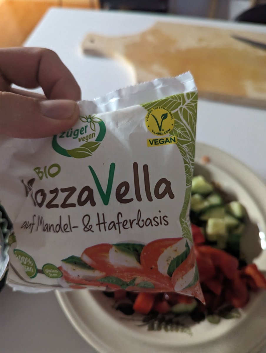 J'ai accidentellement acheté de la mozza vegan 🤮🤮🤮🤮

Je ferai plus attention la prochaine fois que je ferai mes courses