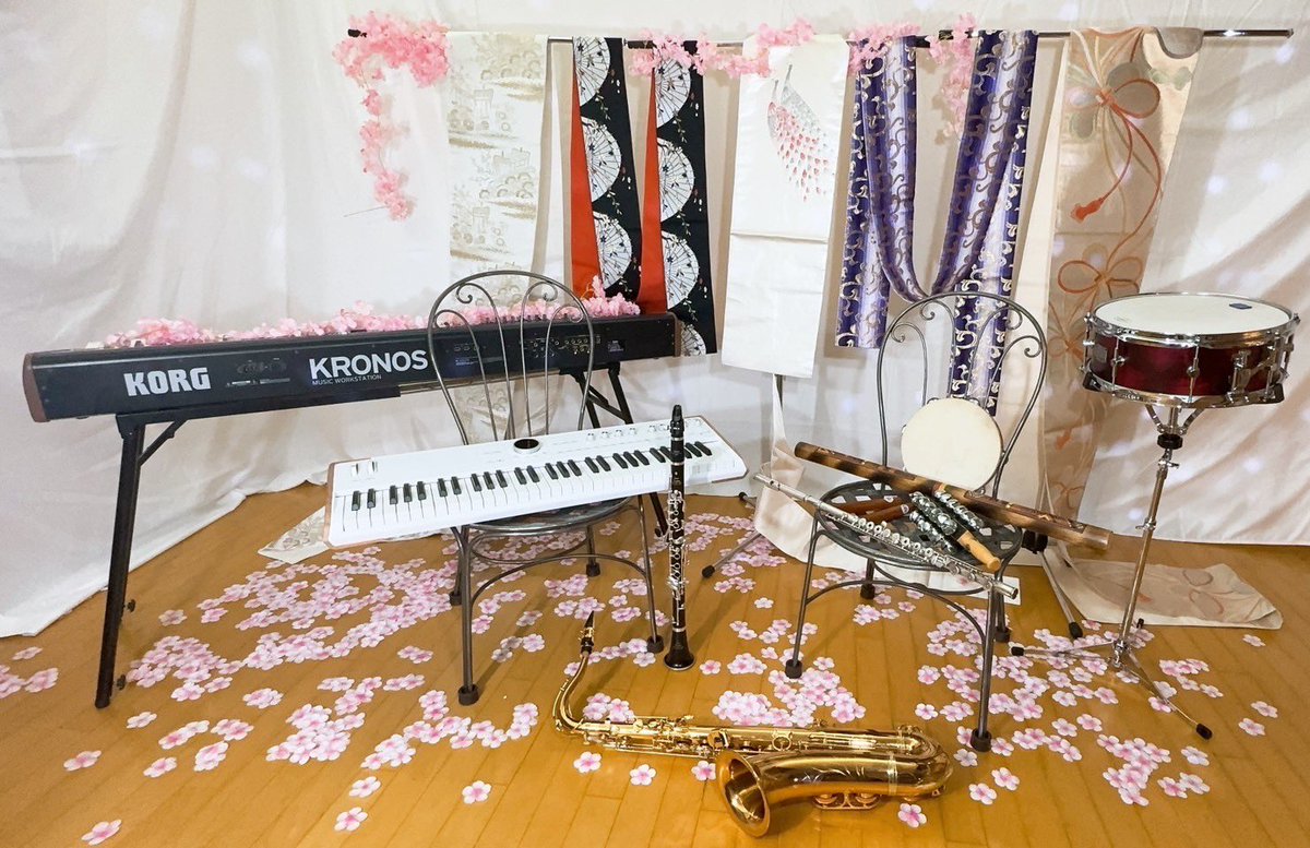 FujiokaKurumi's tweet image. 昨日は #KURUMIKI 撮影でした！
今回もこんなに楽器が。お楽しみに🎶

そして！
#ARTURIA #AstroLab 一足先に動画で登場です！

ライブステージとはちょっと違いますが
DAWやレコーディングなど制作を含め、広いシチュエーションで使えるよ〜
というのが伝わると嬉しいなと思っています☺️