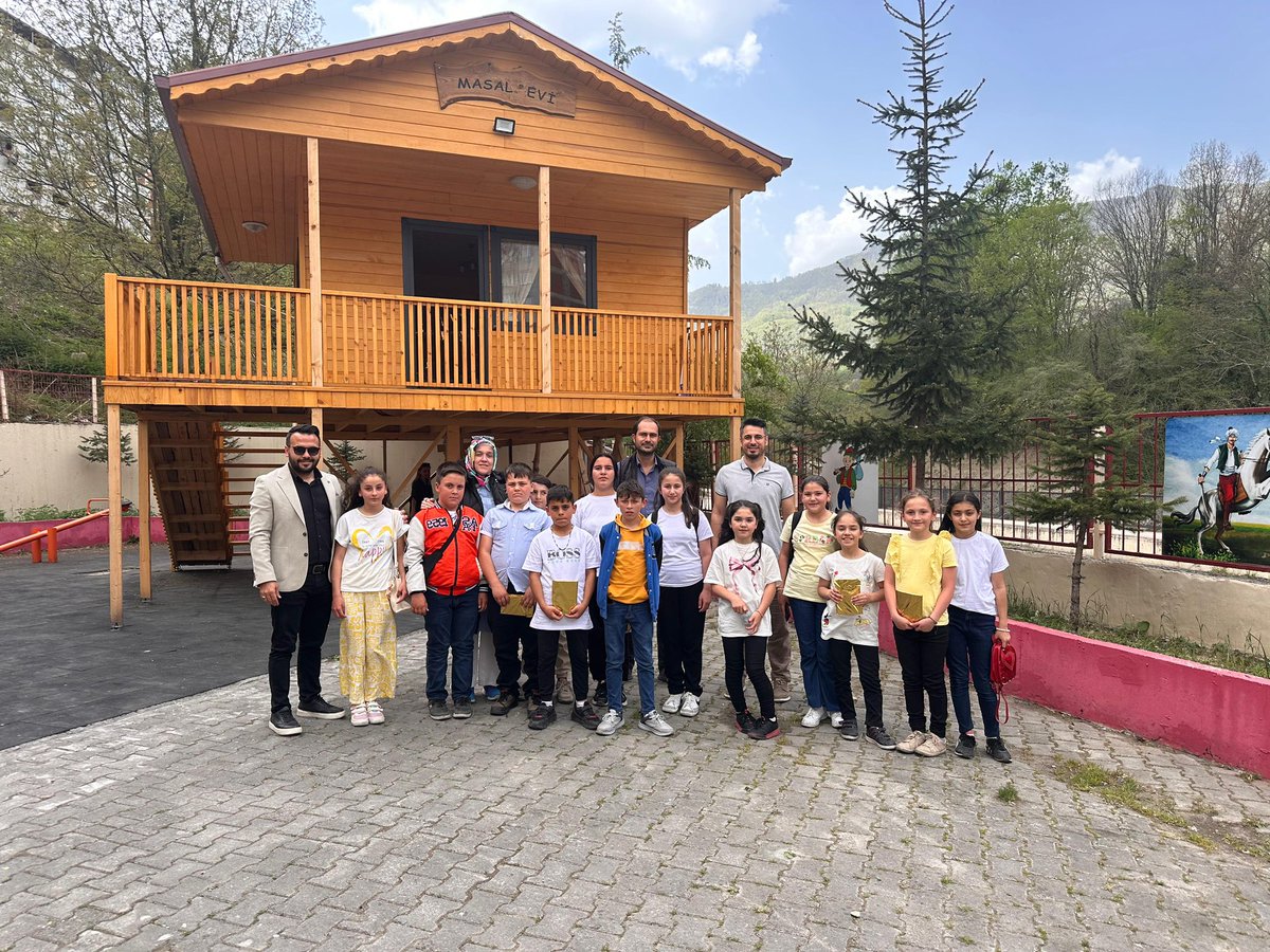KumruSehit's tweet photo. Çamaş Şehit Erda Uygun Ortaokulu 5. ve 6. Sınıf Öğrencileri,Okul Müdürü Uğur Durdu , öğretmenleri Emine GİRGİN ve Bayram Doğan YILDIRIM “Masal Evi”ne ziyarette bulundular.Öğrencilerimize ve öğretmenlerine bu güzel ziyaretlerinden dolayı teşekkür ederiz. https://t.co/dtZrXwhpBl