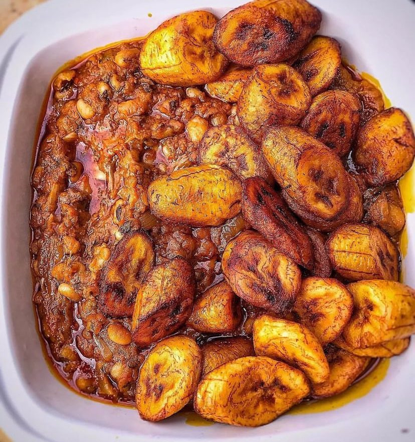 temab0y's tweet photo. Which one are you going for as breakfast? Gob3 or waakye https://t.co/5ftndHATDi