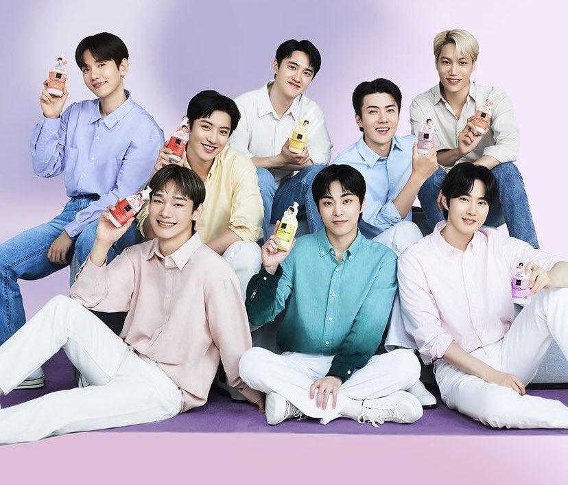 chanbaektwts's tweet photo. OMG NEW EXO GROUP PHOTO 😭 https://t.co/i6zMMprfFE