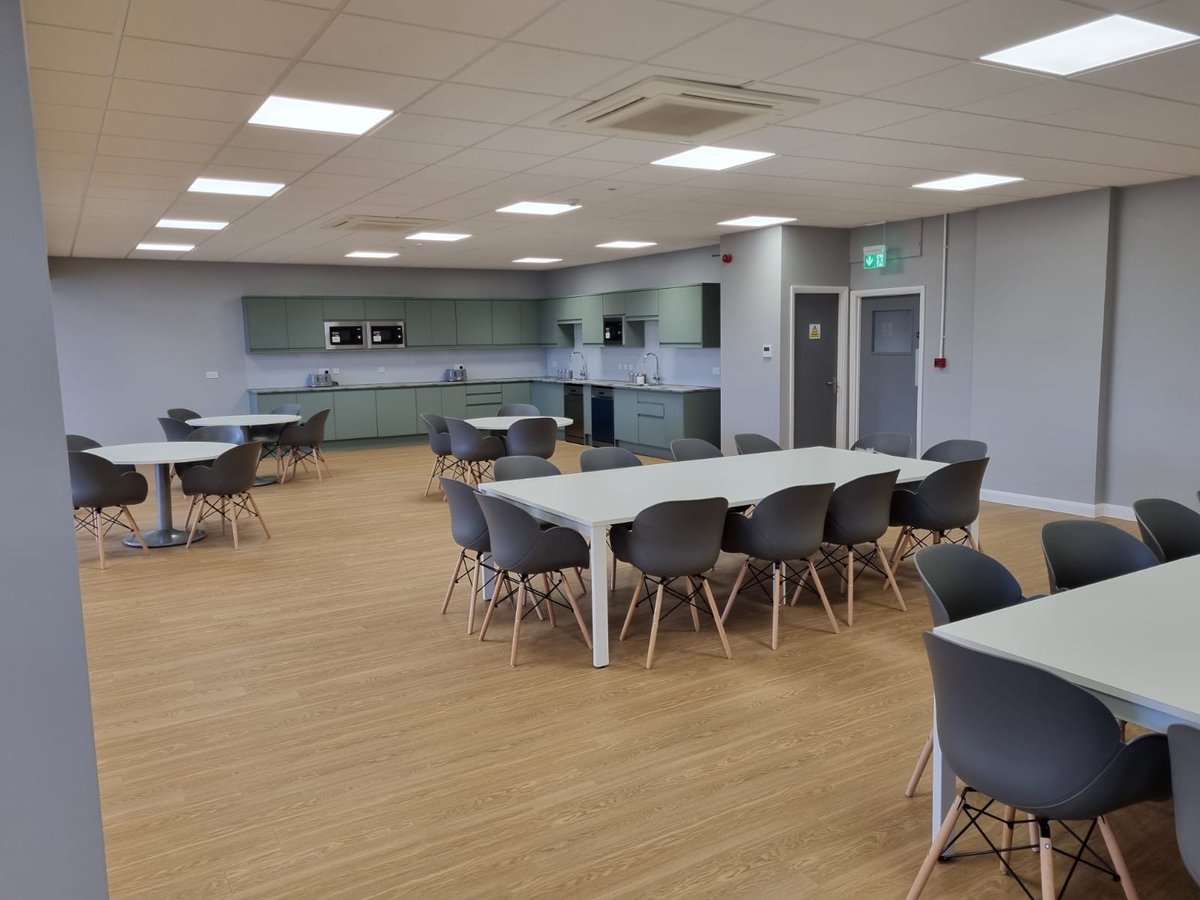Continuing with #nationaldecoratingmonth tips, why the colour green within a workspace? Less eye strain, creates harmony and balance, relaxing as it reminds us of nature, promotes wellbeing. An ideal colour for this latest completed staff canteen #refurbishment #fitout #workspace