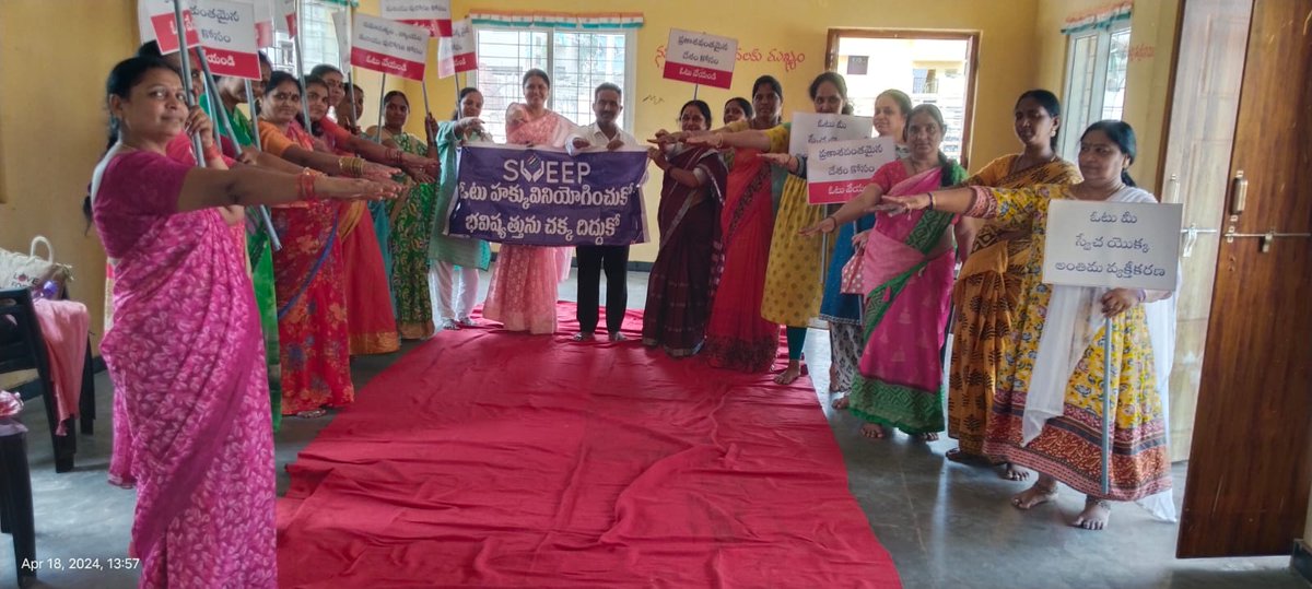 SVEEP awareness programme conducted to SHG women in Hayathnagar Circle,GHMC by the Nodal Office motivating them with playcards, pledge sure to cast vote 49-LB Nagar AC @ECISVEEP #CEOtelangana #ecispokesperson #Election2024 #ECI #DeshKaGarv#LokSabhaElections2024