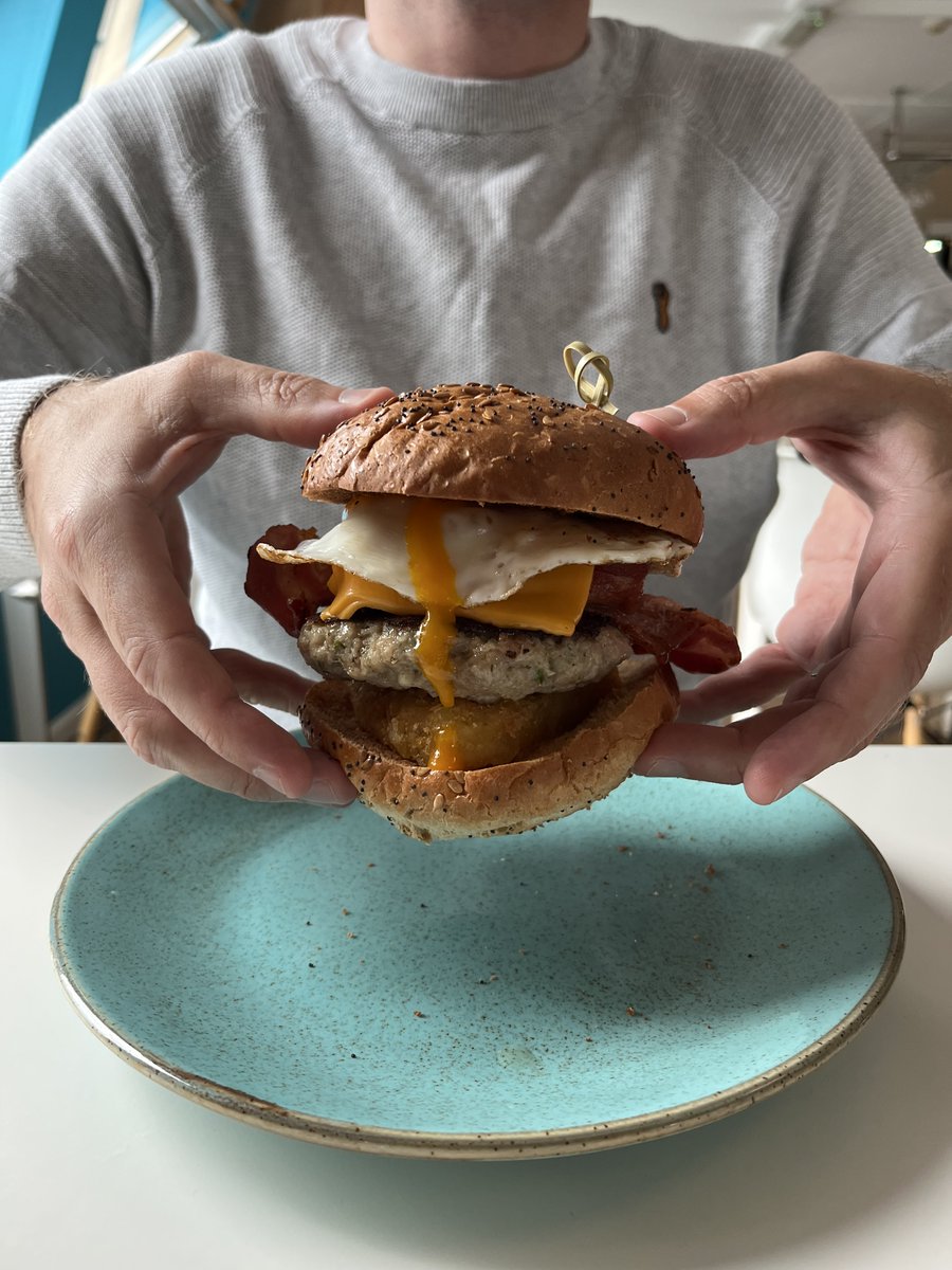 The brunch burger from @muddybeach in #Penryn looks irresistible... perfect for a Saturday morning to kick start your weekend.