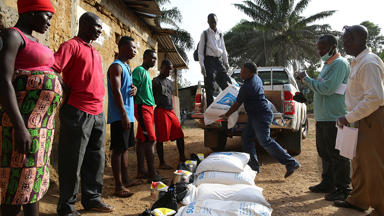 MimiMefoInfo's tweet photo. Over 2.3 million people in Cameroon are in dire need of food, shelter, clothing and other basic necessities, according to the UN. Read more - https://t.co/nehah6FNup

 #HumanitarianAid #EndHunger #HumanitarianCrisis https://t.co/jaslajlytW