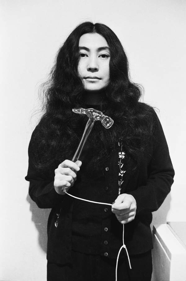 Absolutely adore @yokoono's show at @Tate - her imaginative & radical instruction pieces are poems, word games & rituals all in one. The performances & films that sprung from them are just as powerful. Go see the show. Read my @TheLondonMag review via the post below👇🔨✂️