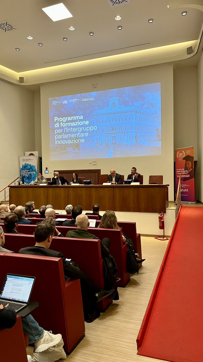 “Uno degli elementi fondamentali è l’Osservatorio Permanente sulla Sostenibilità Digitale che si occupa di #raccogliere dati e #studiare come gli  #italiani vivono il  #rapporto tra #digitale e #sostenibilità.” #DiSI
<a href="/pastorelli_simo/">Simone Pastorelli</a> #DSD24 #SostenibilitàDigitale