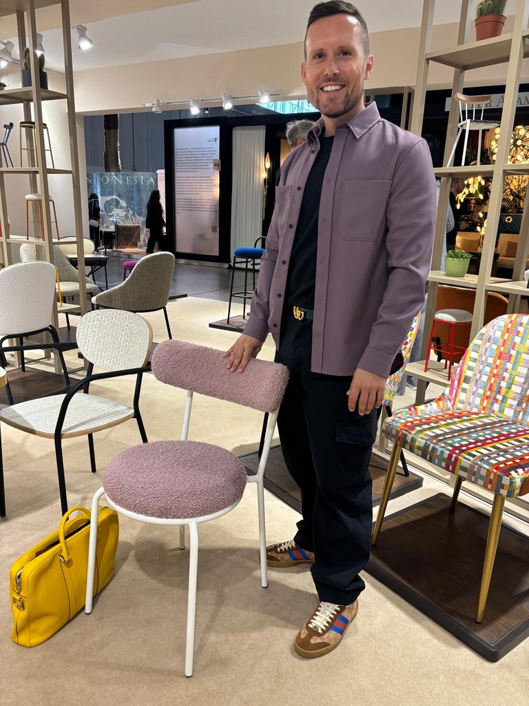 🎨 Embracing the lilac vibes at Salone del Mobile! 🪑👕 Justin's colour coordination journey continues to amaze as he seamlessly matches this chair with his shirt! 💜

#Purple #SaloneDelMobile #DesignInspiration #salonedelmobile2024 #Milanfurniturefair #salonedelmobile #design