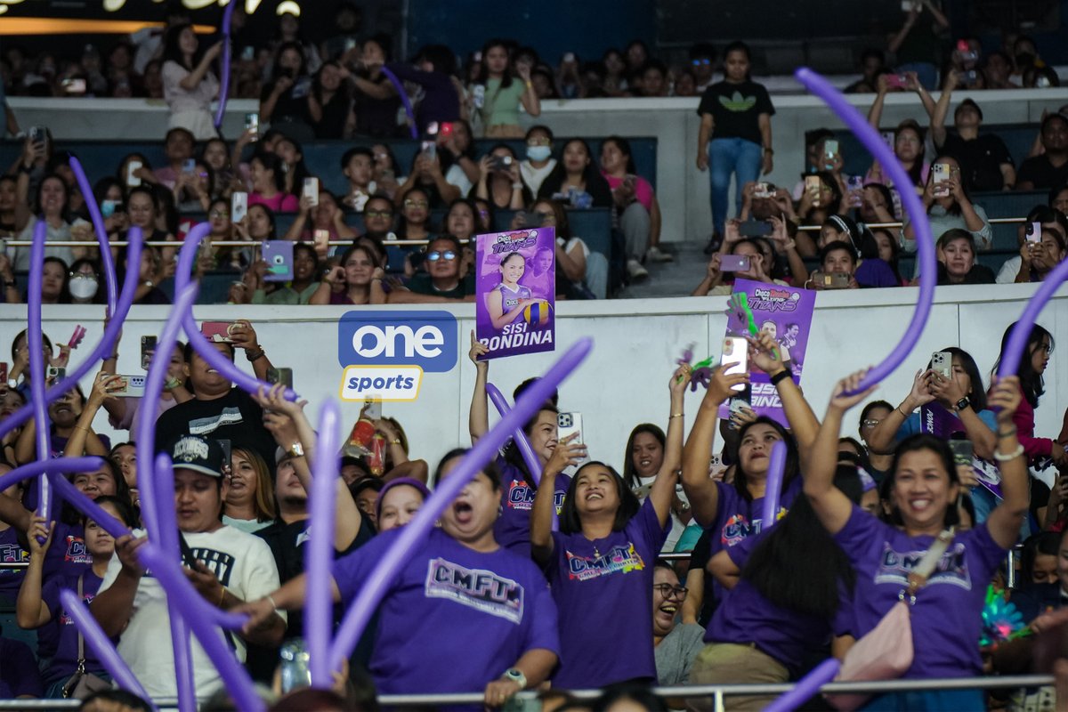 SUCH COOL N' SWEET FANS! 

Fans of Creamline and Choco Mucho are now all-in at the Big Dome to show full support as the Cool Smashers and Flying Titans go head-to-head in their Finals rematch this #PVL2024 Thursday main event.

#PVLonOneSports #TheHeartOfVolleyball

📸 RM Chua