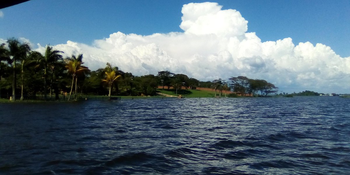 In the absence of sunlight, the lake takes on a more subdued atmosphere. Thick clouds hang low in the sky, casting a shadow over the water below. The surface of the lake appears calm, reflecting the muted tones of the overcast sky. 
#SereneLake #TranquilMoments #NatureBeauty