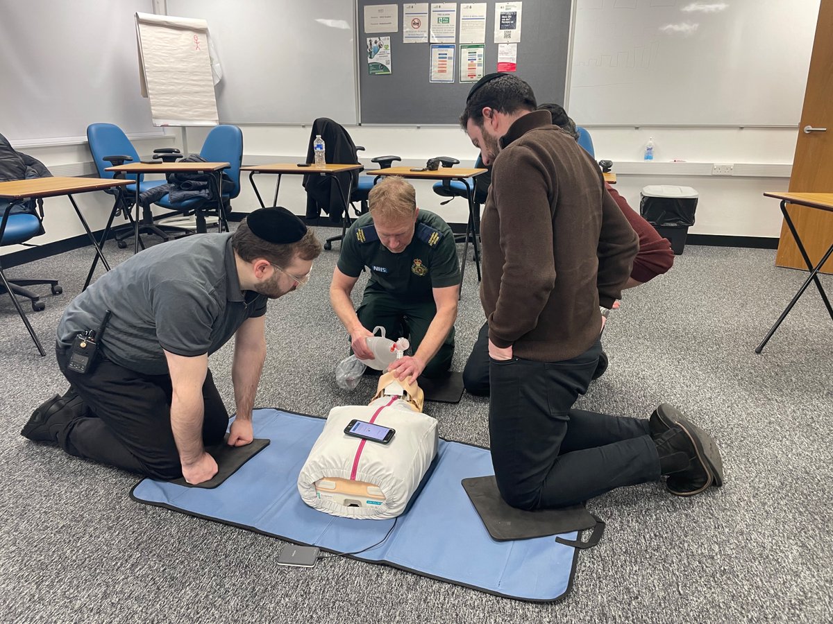 Community resuscitation team member Paddy (Paul), met up with Hatzola for a training refresh.. The team enjoyed the session, saying: 'felt positive and recharged, and gained tremendously from Paul’s quick, sharp, incisive, hands on and very well delivered session.' #TeamNEAS