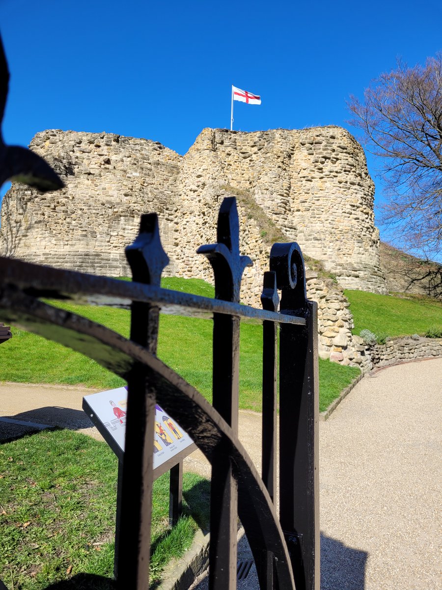 Happy St George's Day! #StGeorgesDay @MyWakefield