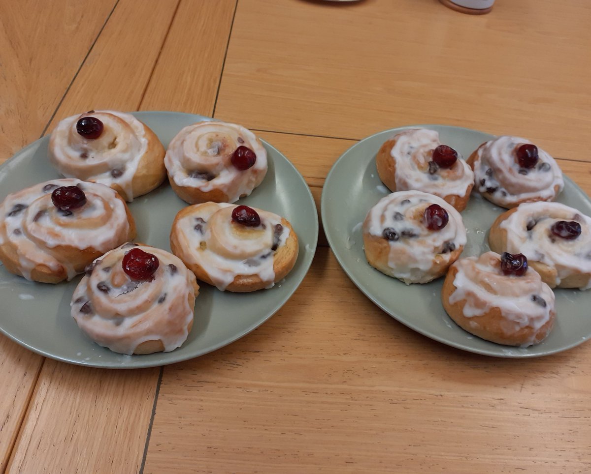 LordNortonLouth's tweet photo. Popular cakes by @LucyNichols_ for this morning's @UniOfHull @PoliticsatHull Parliament class... https://t.co/zLwmhs7Cc8