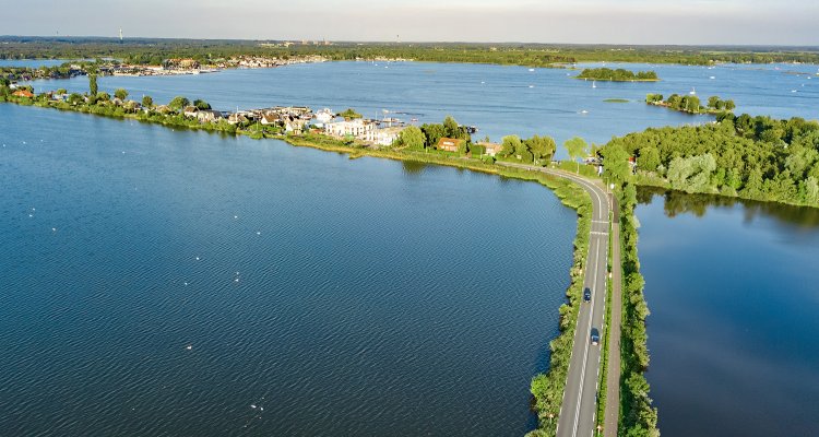Wageningen U&R (@wur) on Twitter photo #Water 🌊| Hoe houden we ons lage land boven water en hoe kan de natuur hierbij helpen? <a href="/Tvanhattum/">Tim van Hattum</a> en <a href="/JimvanBelzen/">🌊 🌱Jim van Belzen 🪱🦋🦉</a> vertellen erover bij <a href="/VroegeVogels/">Vroege Vogels</a>! “Er is veel meer ruimte voor water nodig.” 👉bit.ly/3W3NIu9 #Water 🌊| Hoe houden we ons lage land boven water en hoe kan de natuur hierbij helpen? <a href="/Tvanhattum/">Tim van Hattum</a> en <a href="/JimvanBelzen/">🌊 🌱Jim van Belzen 🪱🦋🦉</a> vertellen erover bij <a href="/VroegeVogels/">Vroege Vogels</a>! “Er is veel meer ruimte voor water nodig.” 👉bit.ly/3W3NIu9