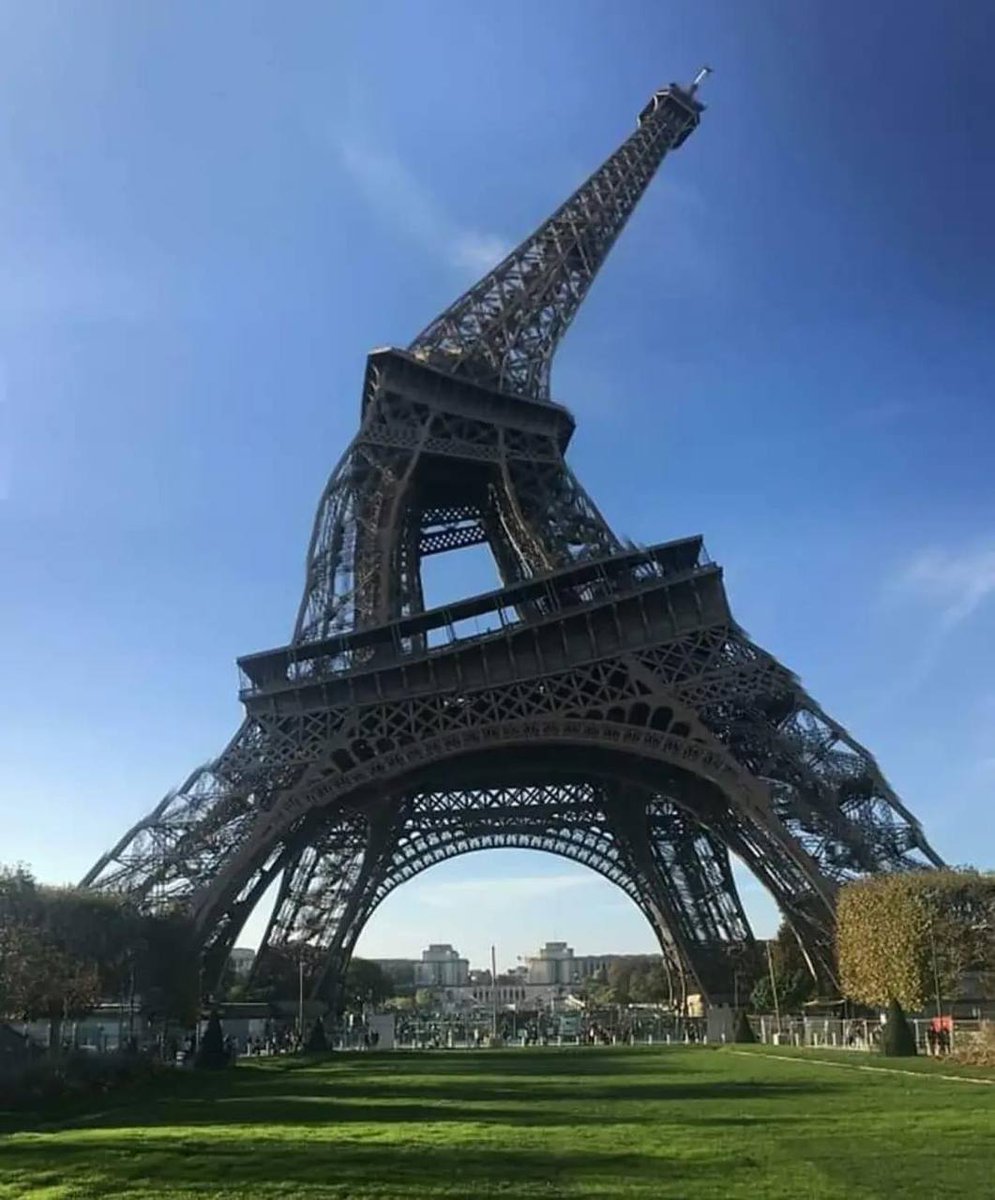 😄 When #Macron runs the #country with such confidence that even the #Eiffel Tower can't resist to bow. #CaliberAz #news #politics #France #EmmanuelMacron #EiffelTower #policy #caliber