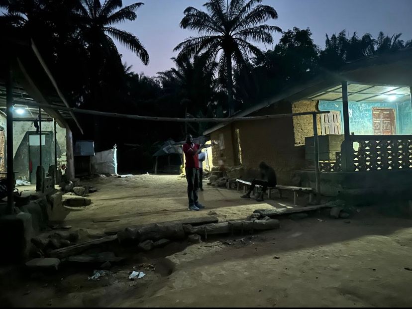 trocaire's tweet image. 💡Light bulbs change lives in Sierra Leone

With @Irish_Aid &amp;amp; our partner @SENDSierraLeone, we have installed solar lights in 73 households in the Port Loko district 🇸🇱

This initiative will start in other districts in May, with the support of local partners @NGO_AAD_SL &amp;amp; KADDRO.