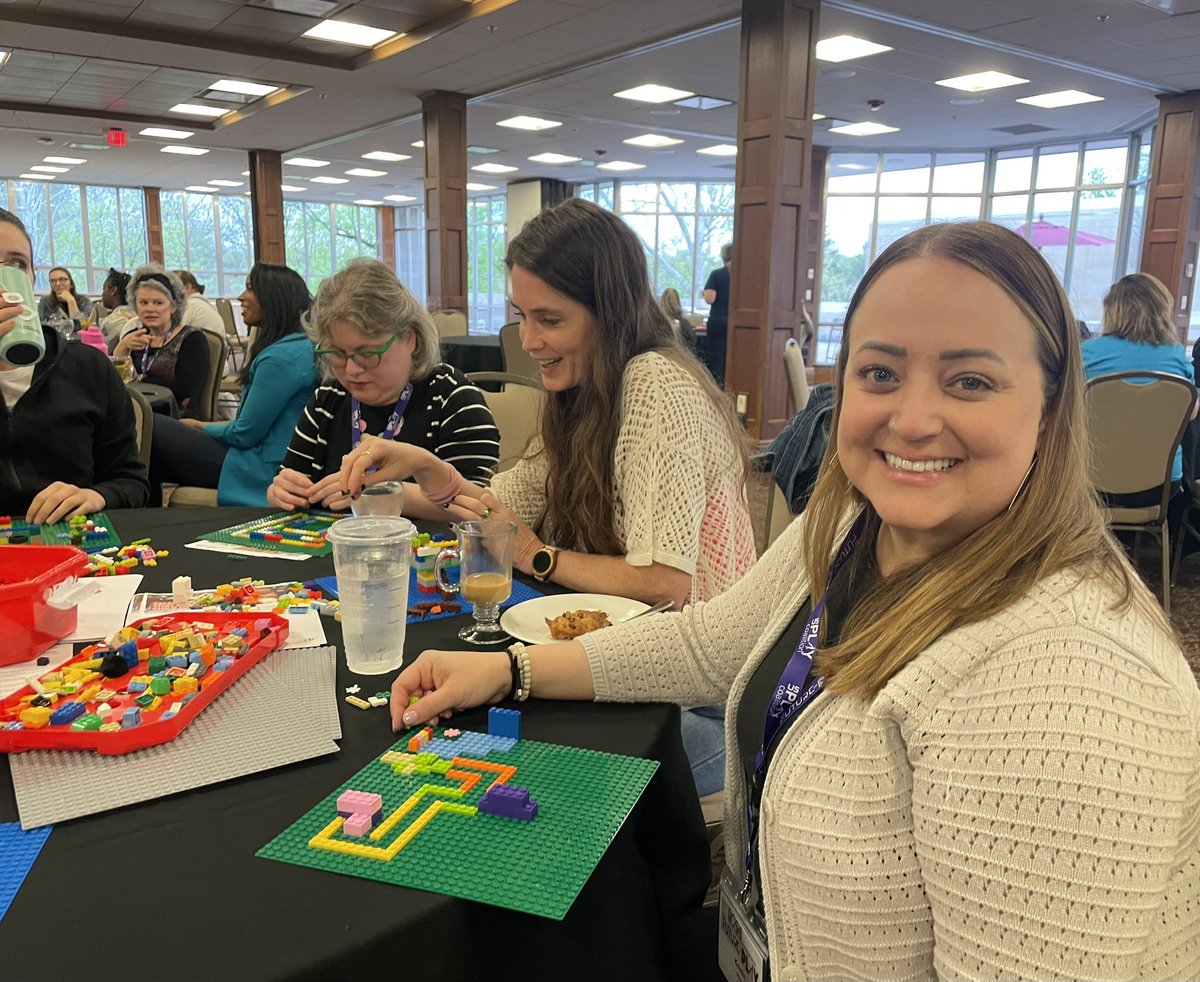 hatchdw's tweet photo. I love being part of the @USPlayCoalition family. Such a great conference at @IndianaUniv #WePlayChat @HealthierGen #hgatwork #kohlshealthyathome @laundrycares @MizzenEducation https://t.co/mBL2eZOiYH